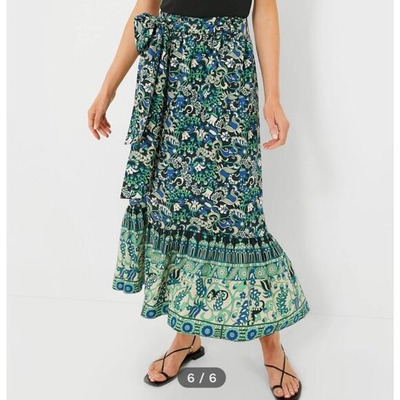 TUCKERNUCK Batik Floral Hampton Skirt NWT Size Medium - Picture 2 of 4
